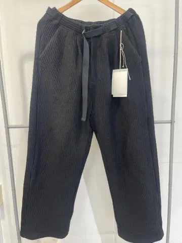 안셀름 25aw 울 코듀로이 벨트리스 슬랙스 5회 미만 새상품급