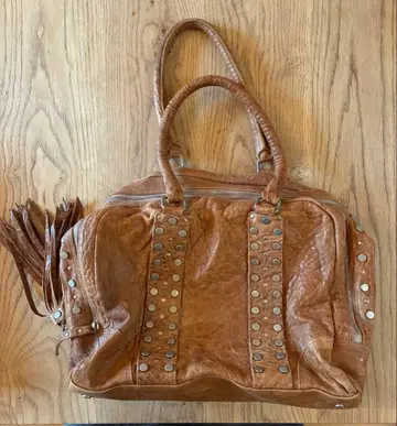 GREAT BY SANDIE 스터드 장식 브라운 백