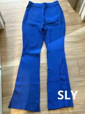 파란색 리브 편직 플레어 팬츠