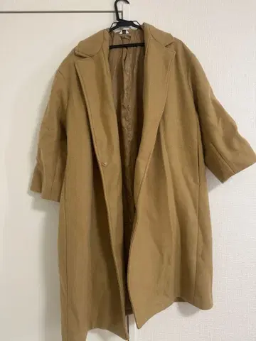 베이지 반팔 체스터 코트