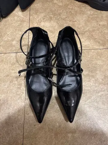 블랙 스틸레토 앵클 스트랩 펌프스