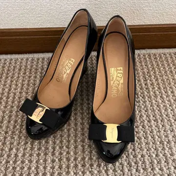 Ferragamo 페라가모 웨지솔 펌프스 블랙 VARA 리본