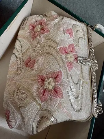 꽃무늬 비즈 자수 클러치백 박스 포함