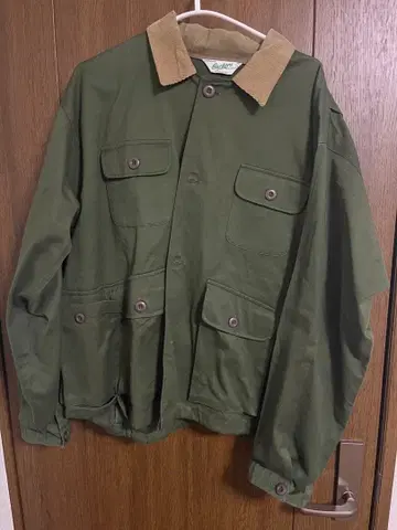 올리브 그린 커버올 코듀로이 옷깃