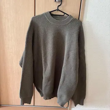 LOWRYS FARM 올리브 그린 스웨터