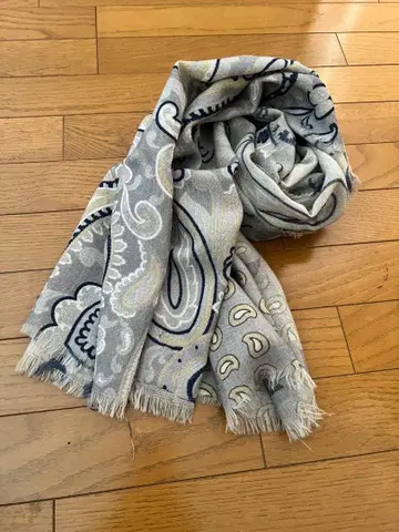 UMBERTO FORNARI 페이즐리 무늬 그레이 계열 머플러 스톨