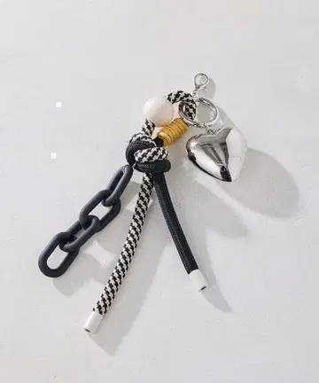 이어파피용네 [ 인플루언서 uchida 기획 ] 하트 달린 로프 스트랩