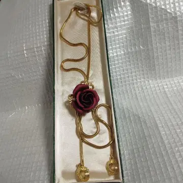 빨간 장미 모티브 목걸이 루브 태국