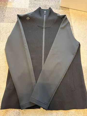 데상트 골프 니트 M g-arc