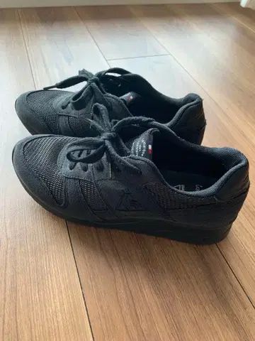 르꼬끄 스포르티브 블랙 스니커즈