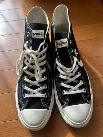 CONVERSE 블랙 하이컷 스니커즈