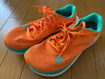 Topo Athletic 오렌지 러닝화