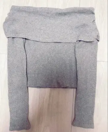 라벨에튀드 오프숄더 니트 숏 기장