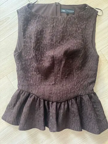 ZARA 다크 브라운 페플럼 슬리브리스