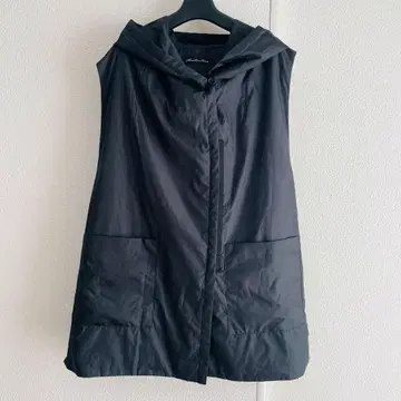 Merveilleux Vente 블랙 후드 부착 다운 베스트 M