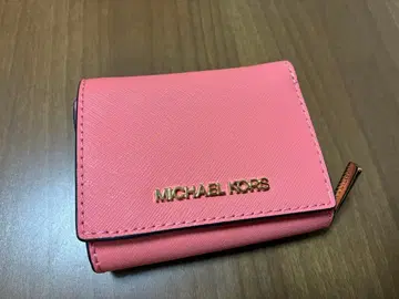 MICHAEL KORS 살몬 핑크 3단 폴더형 지갑