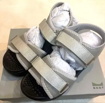 [미사용 새상품] 요나미네 샌들 여성용 샤이니 실버 L