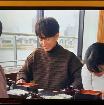 YASHIKI 니트 사토 타케루 착용