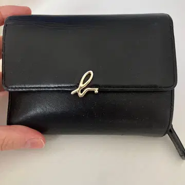 블랙 3단 폴더형 지갑 골드 컬러 로고 포함 에네스베