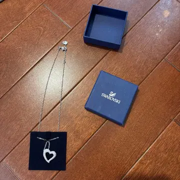 Swarovski 하트형 목걸이