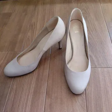 NUMBER TWENTY-ONE KURUN 베이지 하이힐