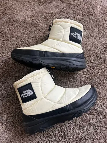THE NORTH FACE 아이보리 숏부츠
