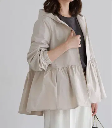 후드 부착 경량 자켓 베이지