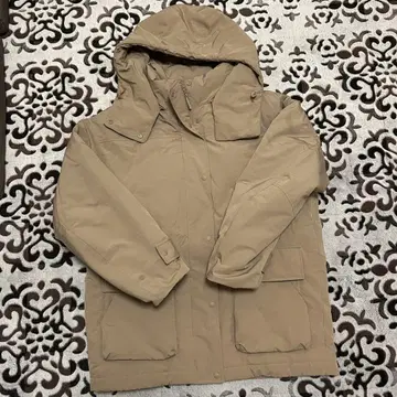 유니클로 UNIQLO 하이브리드 다운 자켓 코트. XL 베이지