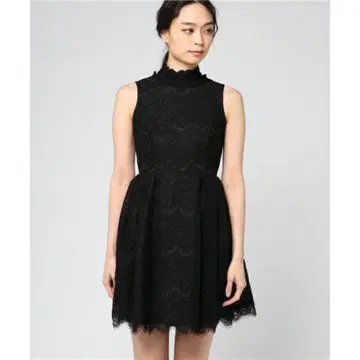 릴리 브라운 블랙 레이스 슬리브리스 드레스