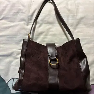 다크 브라운 핸드백 스웨이드