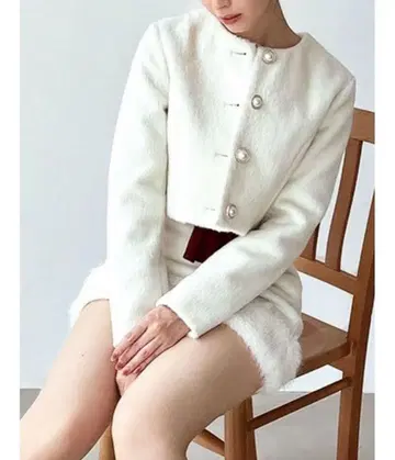 RESEXXY 리젝시 노카라 숏 자켓 화이트 아우터