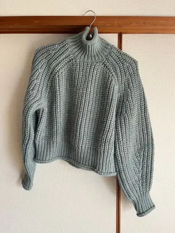 H&M 새상품 라이트 블루 터틀넥 니트