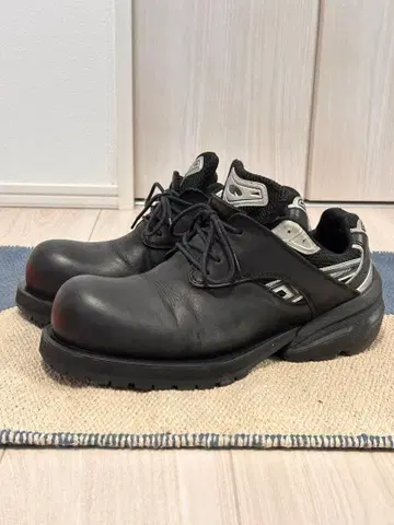 리매진 스타팅 비거 더비 슈즈