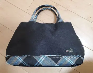 Lacoste 블랙 체크 핸드백