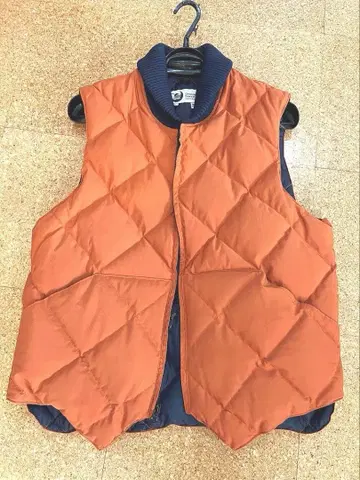 정가 5만 미사용 새상품 크레센트 다운 웍스 다운 베스트 L 사이즈