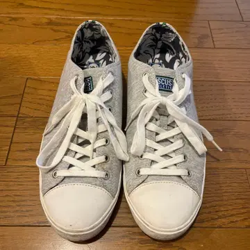 남성용 그레이 스니커즈