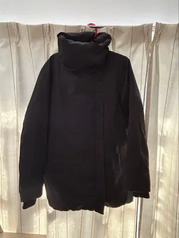 theory 블랙 다운 자켓