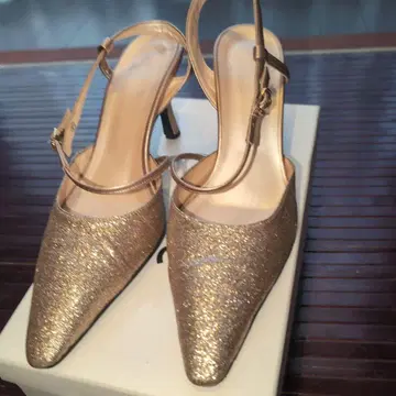 골드 스틸레토 스트랩 펌프스 결혼식 등에 딱 맞는 사이즈 L