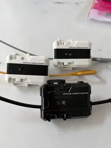 Beyblade X Winder Launcher 블랙 화이트 세트