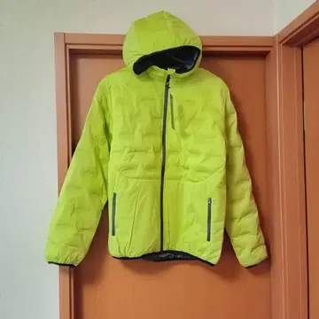 탈텍스 슬라임 그린 후드 부착 자켓