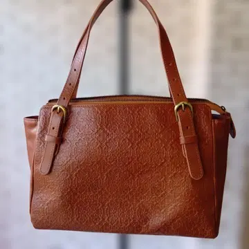 브라운 엠보싱 가공 토트백