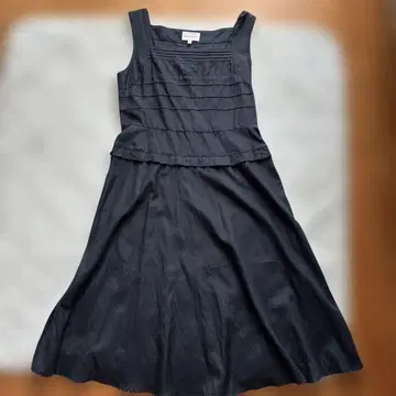 블랙 슬리브리스 무릎 기장 원피스 실크 55%