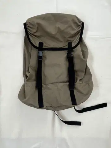 마가렛호웰 MHL 데이팩 백팩 카키