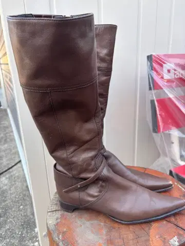 브라운 가죽 롱 부츠 사이드 지퍼