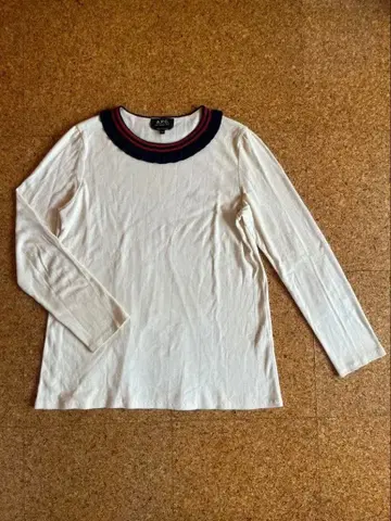 A.P.C. 아이보리 스트라이프 옷깃 니트