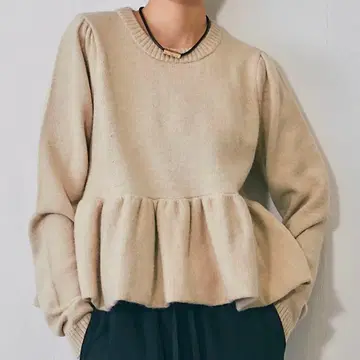 페플럼 니트 베이지