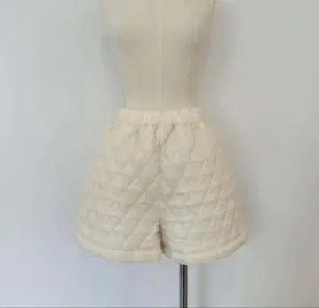 로지몬스터 아이보리 퀼팅 숏팬츠