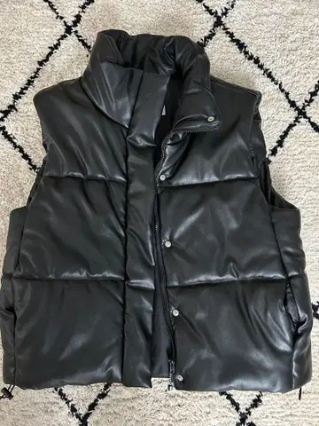 GYDA 블랙 다운 베스트