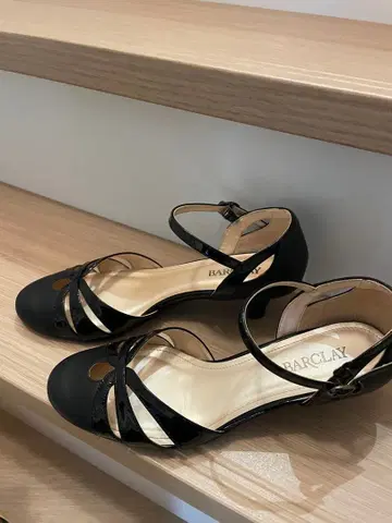 BARCLAY 블랙 힐 샌들