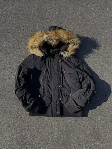 새상품급 블랙 퍼가 달린 플라이트 자켓 스타일